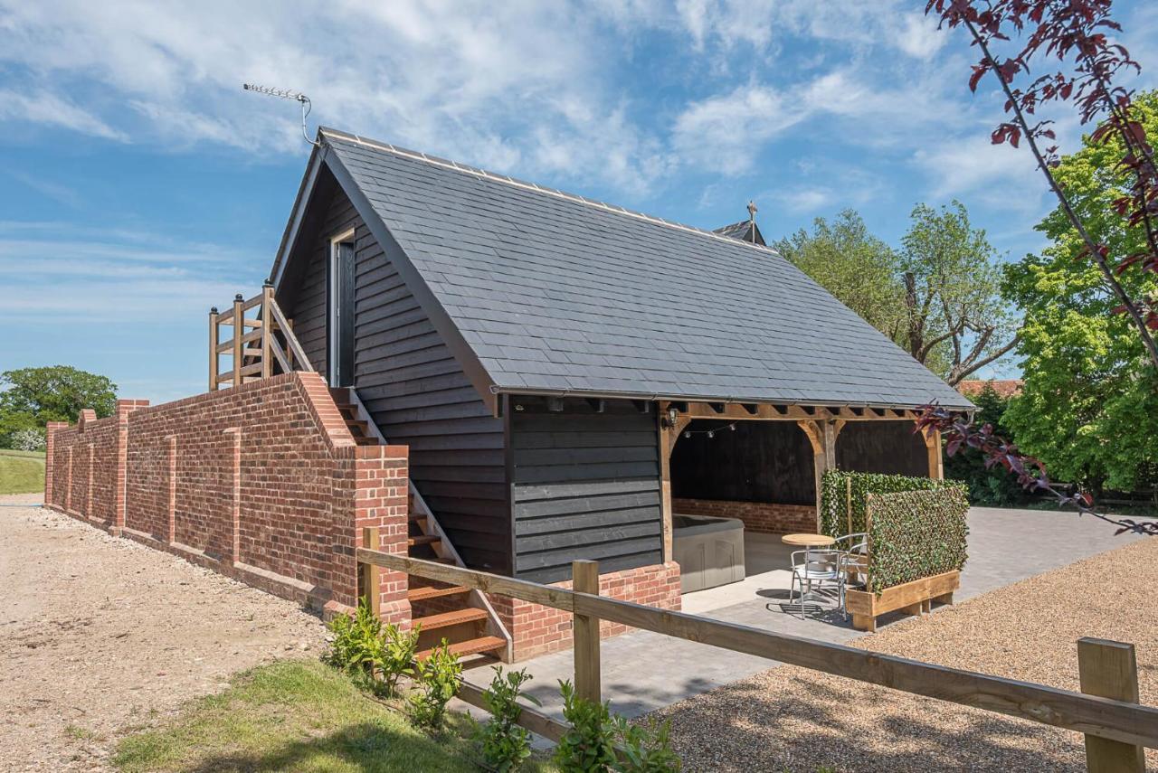 Geoff's Rest At Pond Hall Farm In Hadleigh With Private Hot Tub Appartement *