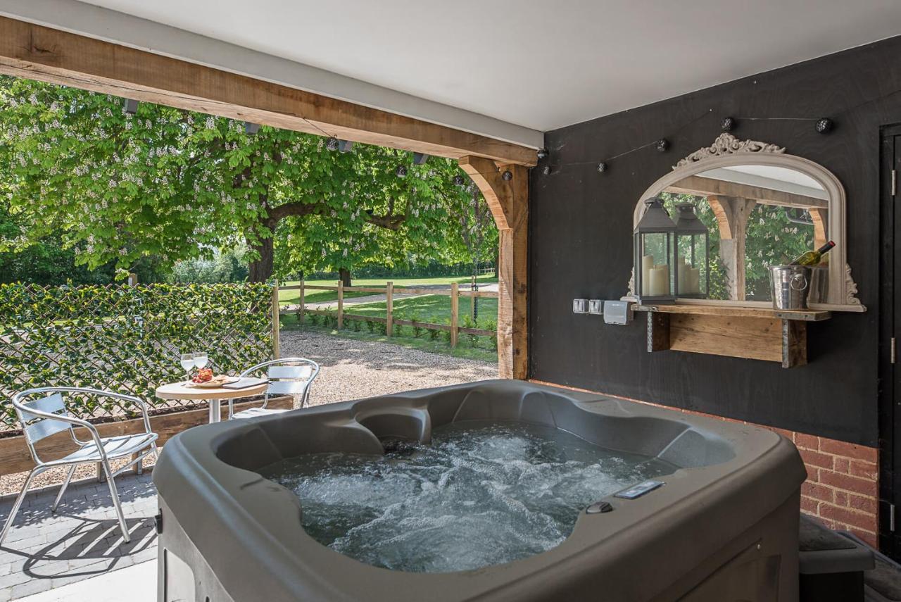 Geoff's Rest At Pond Hall Farm In Hadleigh With Private Hot Tub Appartement Ipswich